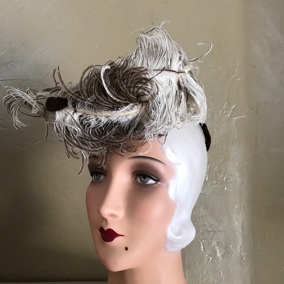 SHOWSTOPPER 1930s BROWN FELT TILT HAT WITH BROWN TIPPED WHITE OSTRICH FEATHERS main image 4